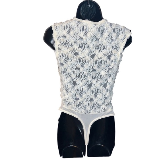 Intimately Free People Bodysuit Lace Rosette Floral In Ivory, Size XSmall, NWOT - Picture 2 of 8